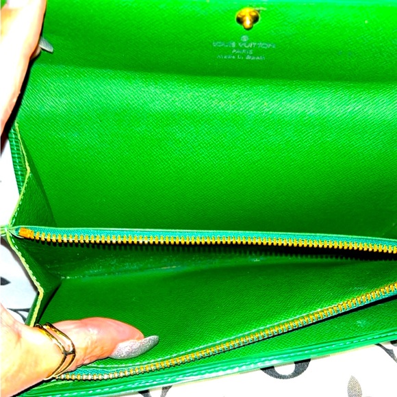 Authentic LV Green Epi Wallet. Serial Code: CA1926 - Picture 4 of 14